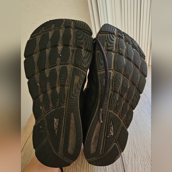 Altra Torin total leather black sneakers size 9 - Picture 6 of 8